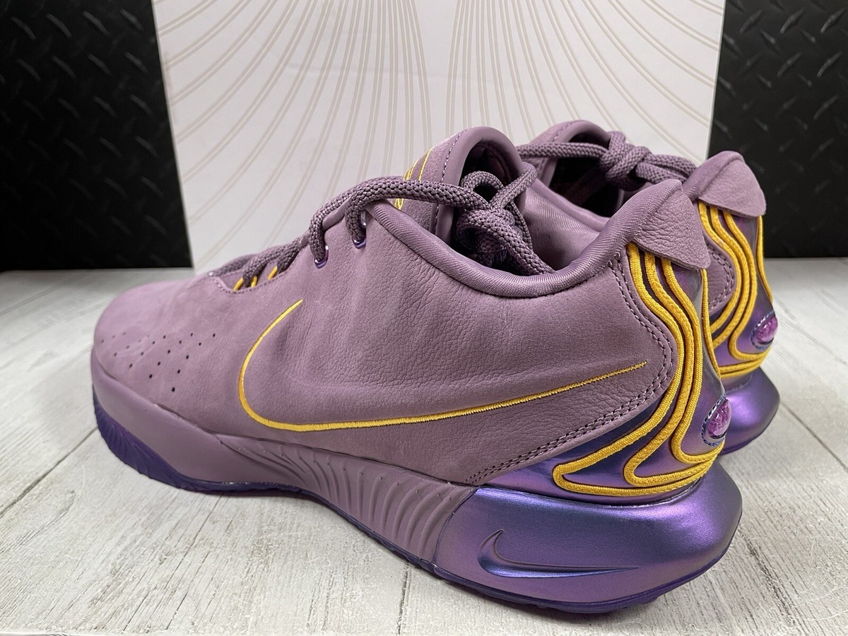 Size 13.5-Men's Nike LeBron XXI 21 