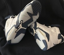 Air Jordan 6 retro GS COLOR:white/midnight navy SIZE:5y brand new with box.