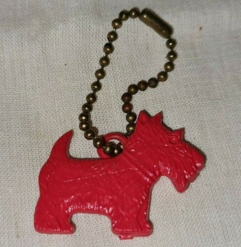 VINTAGE 1960's PLASTIC SCOTTIE DOG RED KEY CHAIN DIME STORE VENDING MACHINE  - Picture 1 of 2