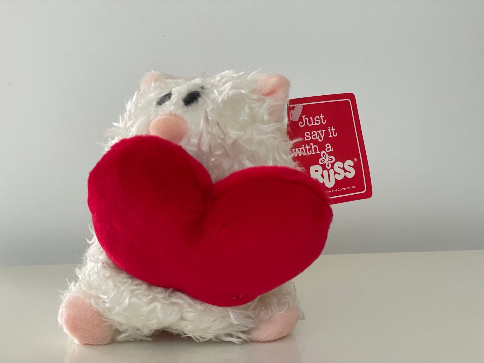 Russ Berrie ~ FRAZZLE Jr. White cat holding heart 6"" **NEW