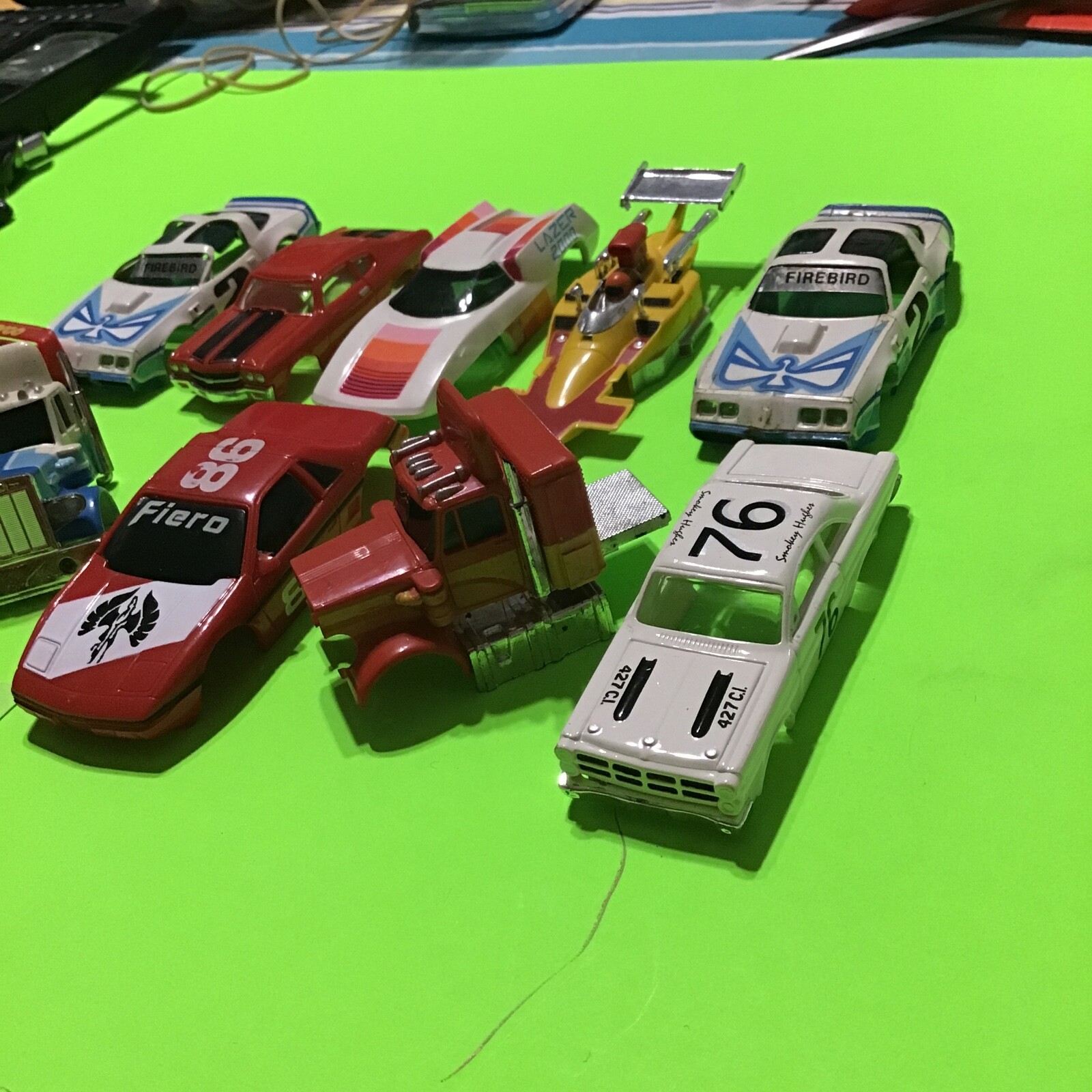 VINTAGE 10 PIECE GROUP ASSORTED SLOT CAR BODIES / TYCO / AFX / PARTS