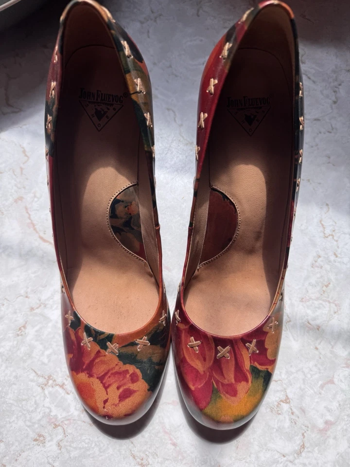 Fluevog - Raro - MILAGROS DIARIOS - FORTUNA zapatos de salón de cuero floral 10,5 (funciona pequeño) Foto 3 de 4