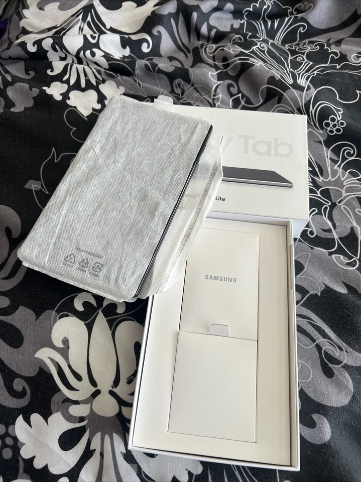 Galaxy Tab A7 Lite - Gray - 32 GB + Free Leather Case - Image 2 of 4