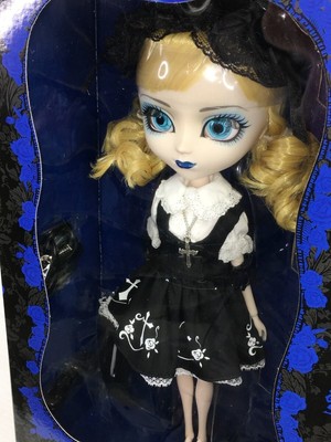 Pullip Mana Elegant Gothic Lolita Rose Cross Jumper Skirt Action 