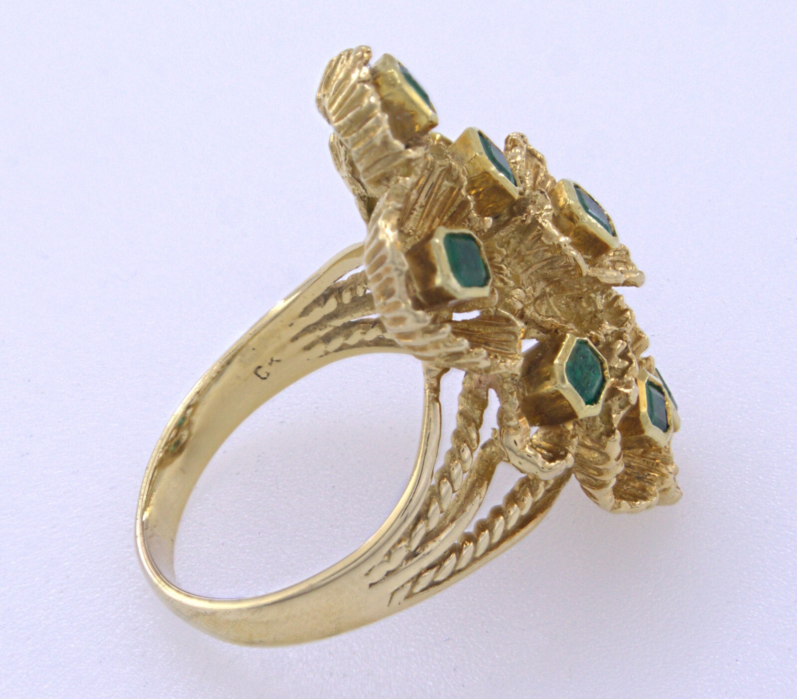 Emerald, Yellow Gold Ring - image 3