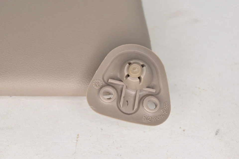 Parasol derecho pasajero Toyota Corolla 1998-2002 Foto 3 de 4