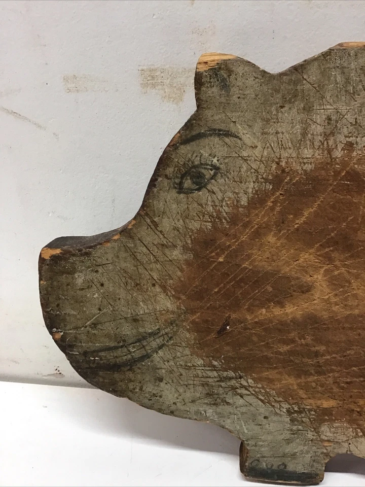 Tabla de cortar figurativa de cerdo arte popular primitivo AAFA antigua usada con pintura original Foto 2 de 4