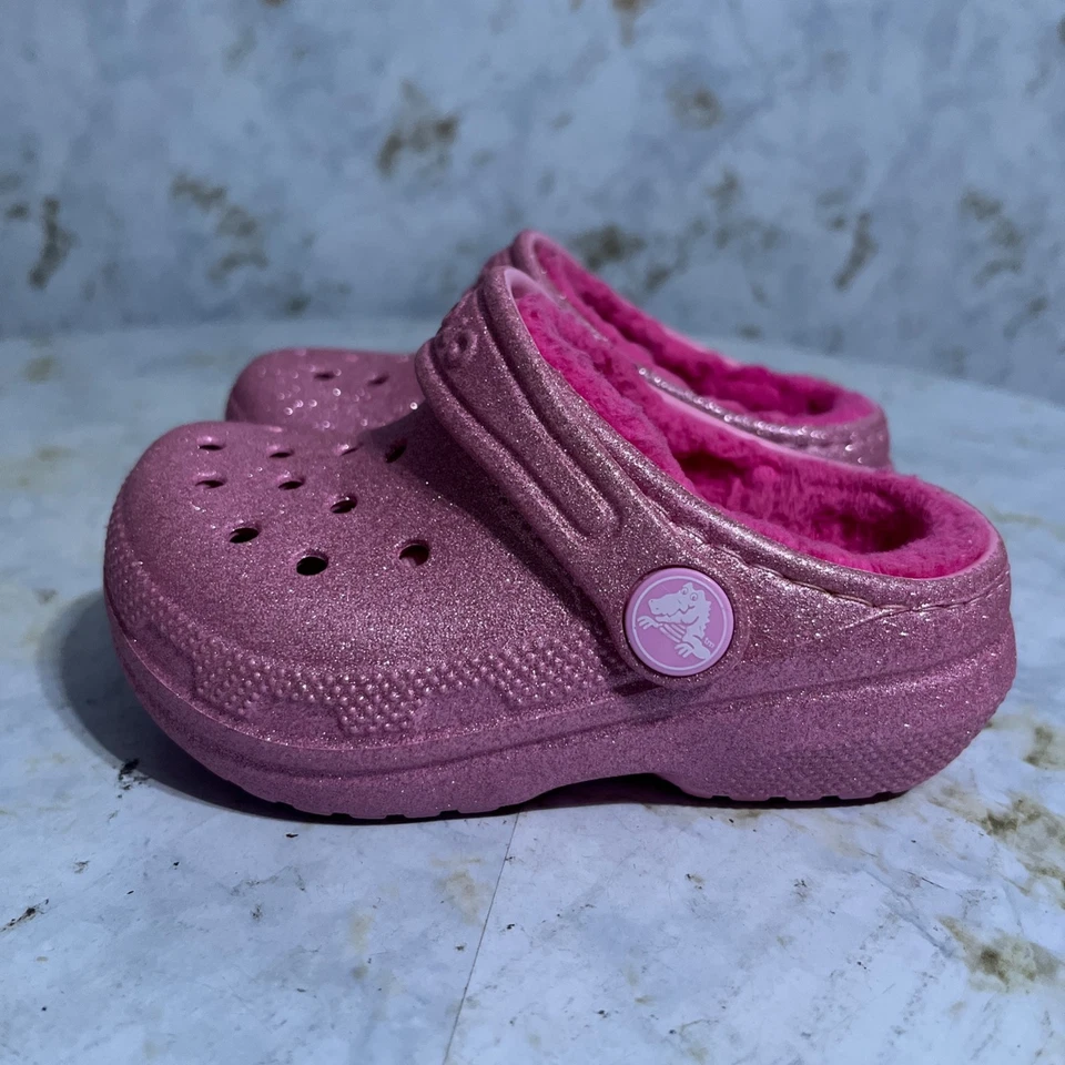 Crocs Niñas Pequeñas Talla 6 Zapatos Rosa Brillante Toboganes Forrados de Piel Sandalias Cómodas Foto 4 de 4