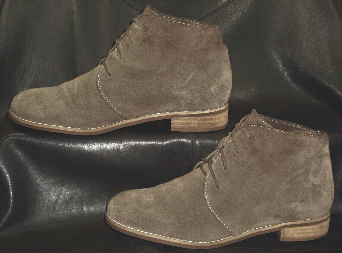 Blondo Rayann women's taupe suede lace up ankle desert chukka