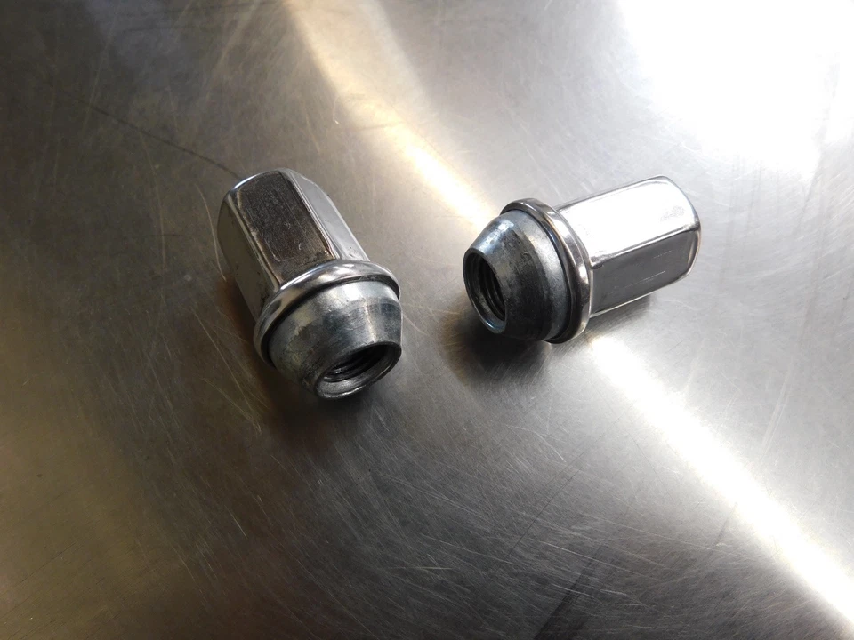 GM Factory GMC Chevy OEM Lug Nuts Set of 24 (14mmx1.5) - Image 2 of 3