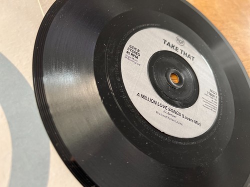 7" 45 single vinyl record - 1992 TAKE THAT - A million love songs - RCA - Picture 5 of 5
