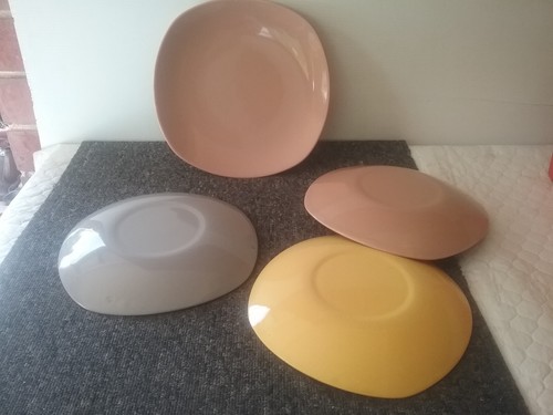 VINTAGE RETRO JOHNSON BROTHERS JAMBOREE HARLEQUIN PLATES DINNER AND ENTREE - Picture 2 of 3