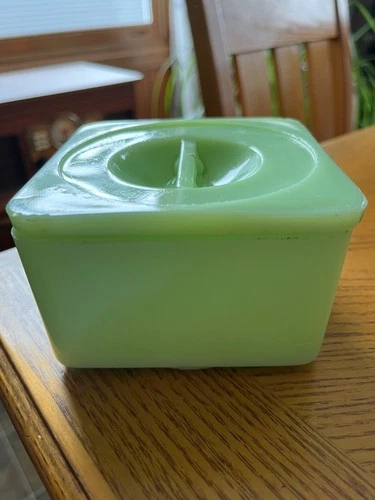 Vintage Jeanette Jadeite glass square Refrigerator Dish w/ Lid - green 4.25x2.75