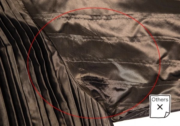 Blusa de seda plisada brillante PRADA talla 40 (K-125166) Foto 4 de 4