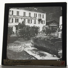 LE VIEUX HOTEL DU GLACIER ET POSTE Circa 1920-1930 Glass Positive Glass Slide