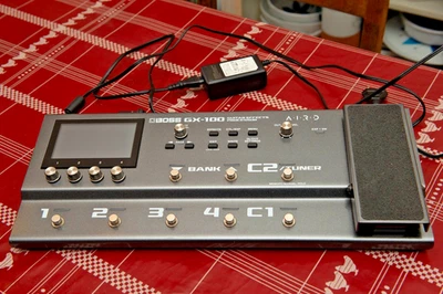 BOSS GX-100 Pédalier Multi‑Effets Guitare/Basse + adaptateur Bluetooth - Photo 1/4