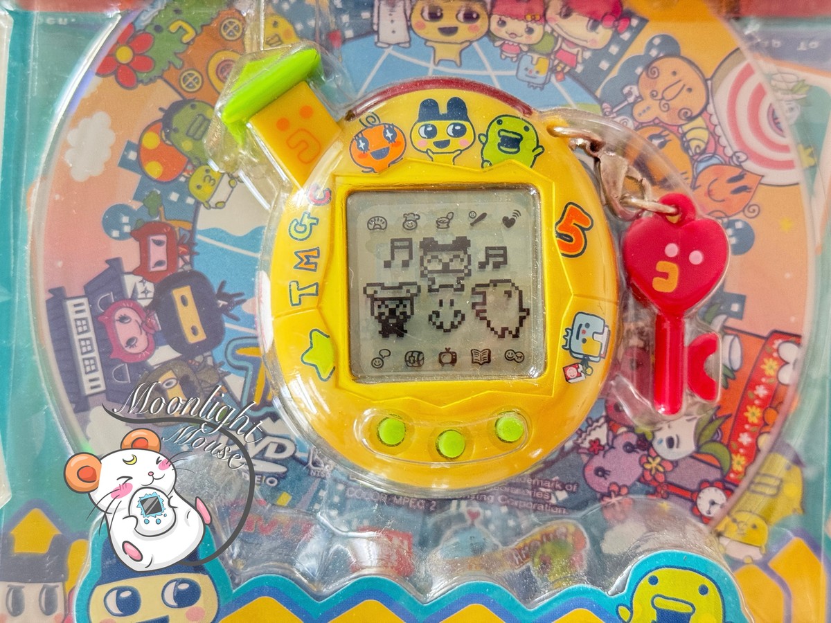 Tamagotchi Connection v5 Familtchi English Yellow Characters