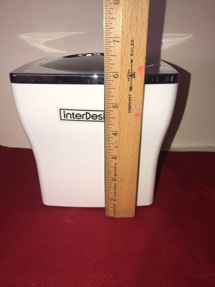 CAJA DE PAÑUELOS VERTICALES LUCITE BLANCA CON CUBIERTA DE METAL PLATEADO EXTRAÍBLE DISEÑO INTER Foto 4 de 4