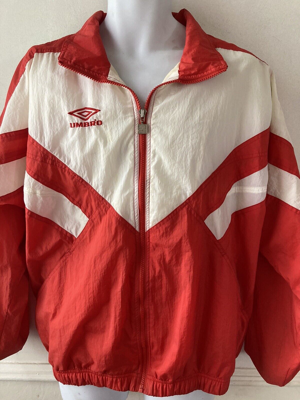 Vintage 90s Umbro Full Zip Red Nylon Logo Windbreaker Jacket Mens Large j217 Vintage 90s Umbro Full Zip Red Nylon Logo Windbreaker Jacket Mens Large j217
