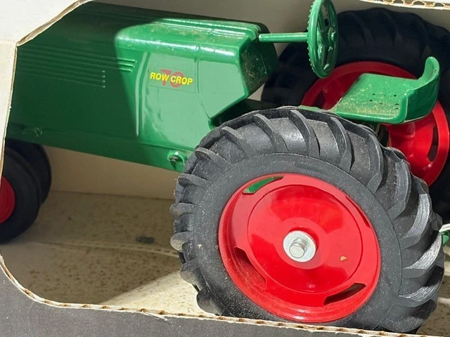 Scale Models Oliver 70 Row Crop Tractor Wagon Plow 3 pc set, Green, 1/16, NIB - Image 2 of 4