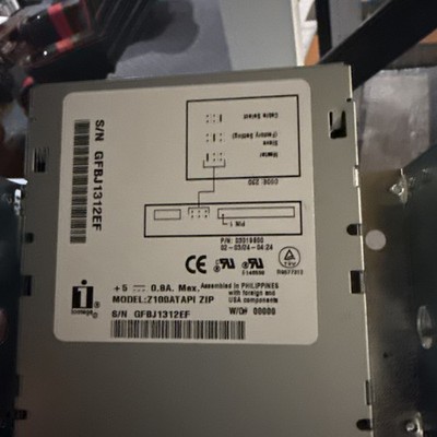 Iomega ZIP 100 Internal IDE ATAPI 3.5'' Zip Drive Model Z100ATAPI Beige