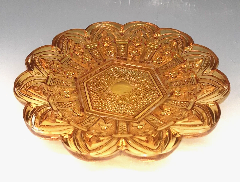 Antiguo 1840 BACCARAT LE CREUSOT Francés GÓTICO Encaje Pedernal Vidrio Ámbar 7.5" Plato Foto 4 de 4