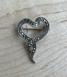 Vintage 925 Sterling Silver Marcasite Ribboned Heart Pin/ Brooch