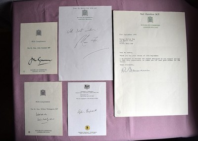 '' KONSERVATIVE PARTEIABGEORDNETE '' ALLE HANDSIGNIERT AUF HOUSE OF COMMONS NOTIZPAPIER.