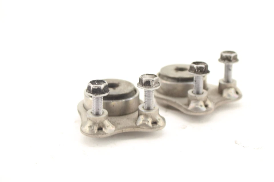 Yamaha XSR700 2024 OEM ABRAZADERA DE ESCAPE SILENCIADOR TUBO BANDA Foto 3 de 4