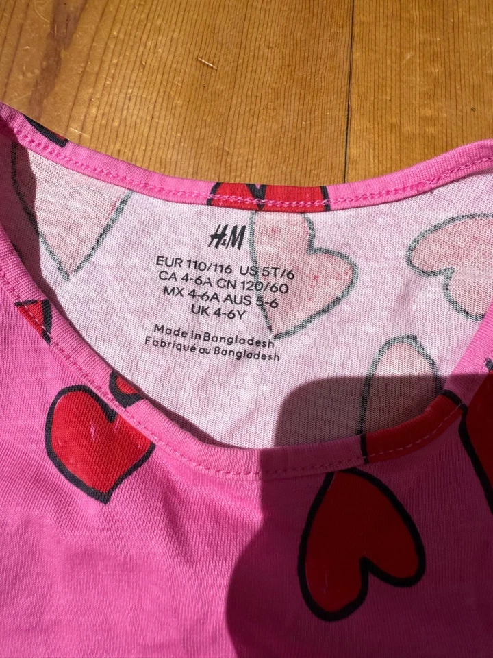Vestido para niño pequeño H&M 5T con corazones F15 Foto 2 de 4