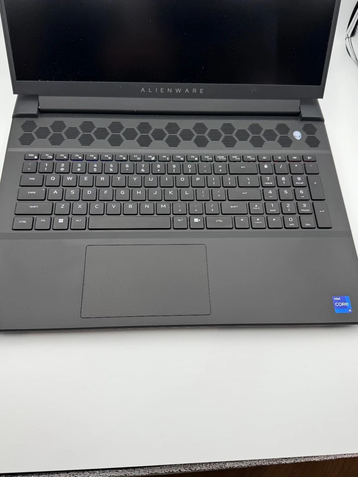 Dell Alienware M18 R1 Gaming Laptop/i9 14900HX/32GB/SSD1TB RTX 4070 (GPU Glitch) - Image 2 of 3