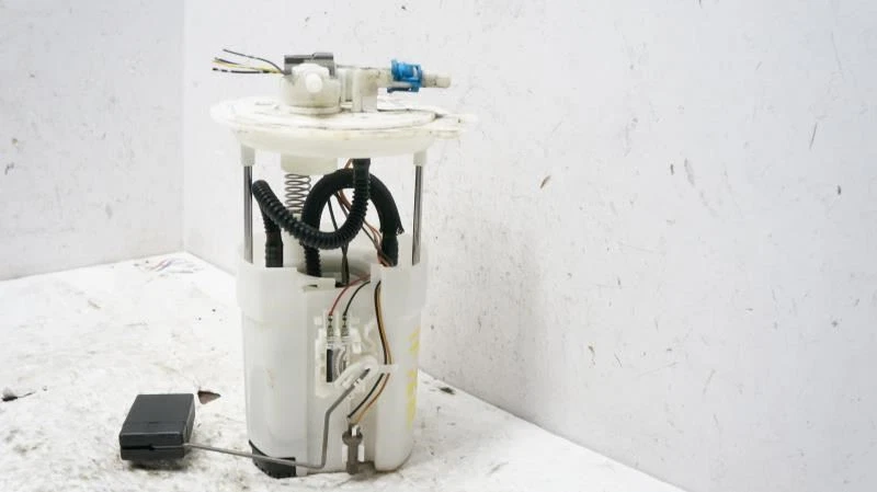 2007-2013 Nissan Maxima Fuel Pump Assembly 17040-ZX00B OEM - Image 3 of 4