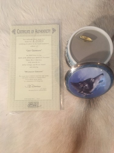Ardleigh Elliott Music Box in Wolf Motif, SOLD SEPERATE, New with Certifacate - Picture 4 of 9