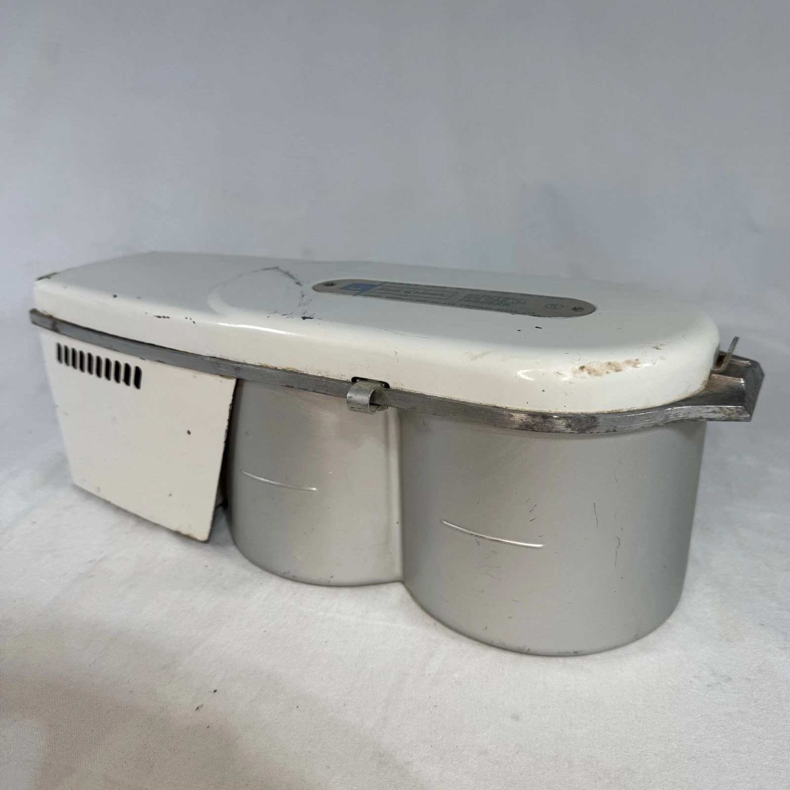 Vintage Sears Maid Of Honor White Electric Ice Cream Freezer No. 245.510 TESTED
Opens in a new windo