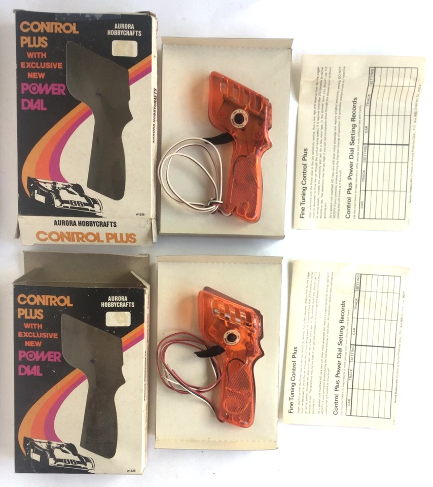 Par de controladores de coche ranura Aurora #1335 Control Plus HO con dial eléctrico 1974 Nuevo de Lote Antiguo Foto 2 de 4