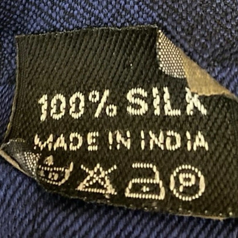 Bufanda envolvente chal con flecos abstractos 100 % seda azul negro para mujer talla única Foto 3 de 3