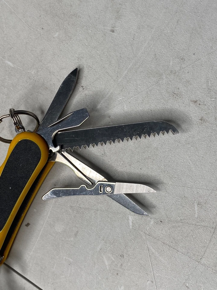 Navaja suiza Wenger Yellow Evo Grip 18 Foto 4 de 4