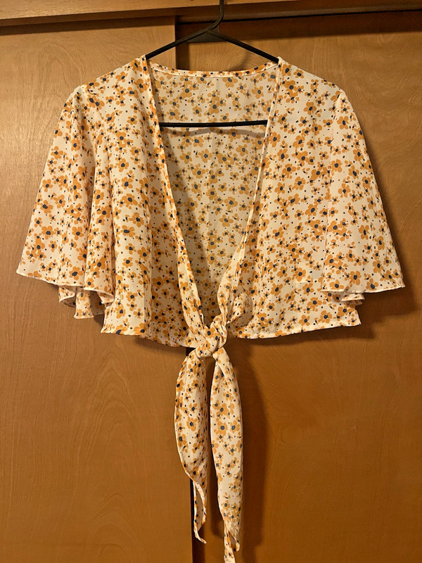 Floral Print Tie Front Crop Top With Flounce Sleeves Size Medium New Without Tag