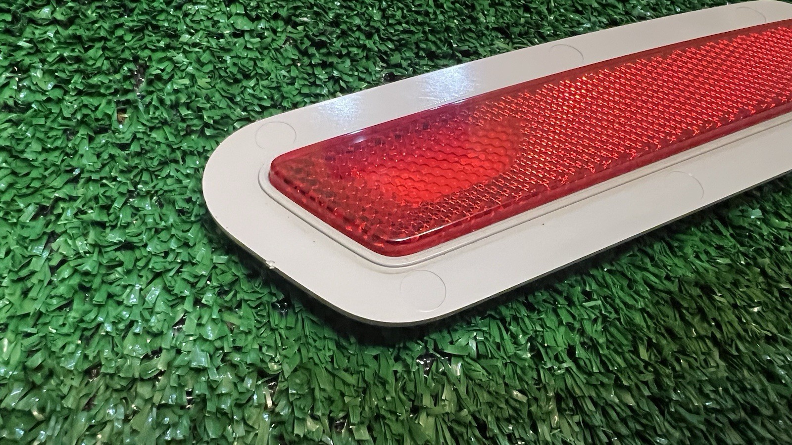 AUDI R8 REAR RIGHT BUMPER SIDE MARKER LIGHT – OEM 4S0 945 127