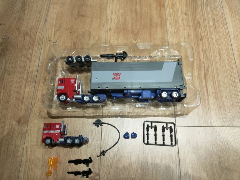 Transformers Optimus Prime Action Figure Commander Class Series & Legacy Hasbro - Image 3 of 4