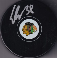 BECKETT ETHAN DEL MASTRO SIGNED CHICAGO BLACKHAWKS LICENSED LOGO PUCK 2W801530