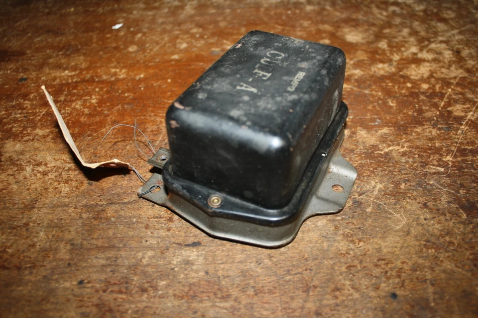 Регулятор напряжения генератора Ford Falcon 1960–62 годов в сборе CODF 10505-A - Изображение 3 из 4