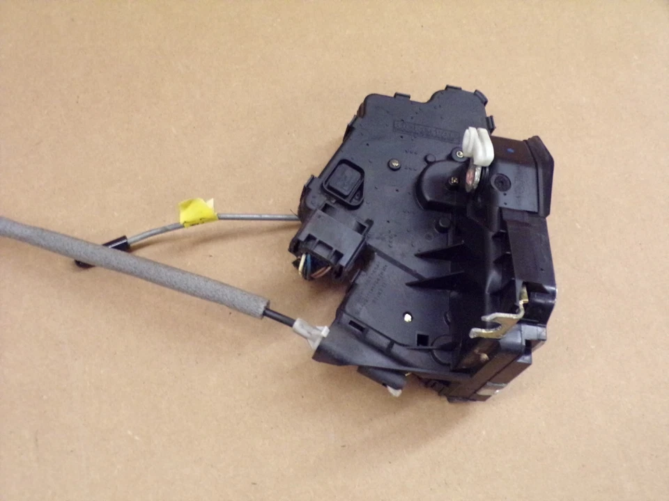 Atuador de trava de porta 2003 BMW 325XI (traseiro do motorista) 2001-2005 - Imagem 3 de 3