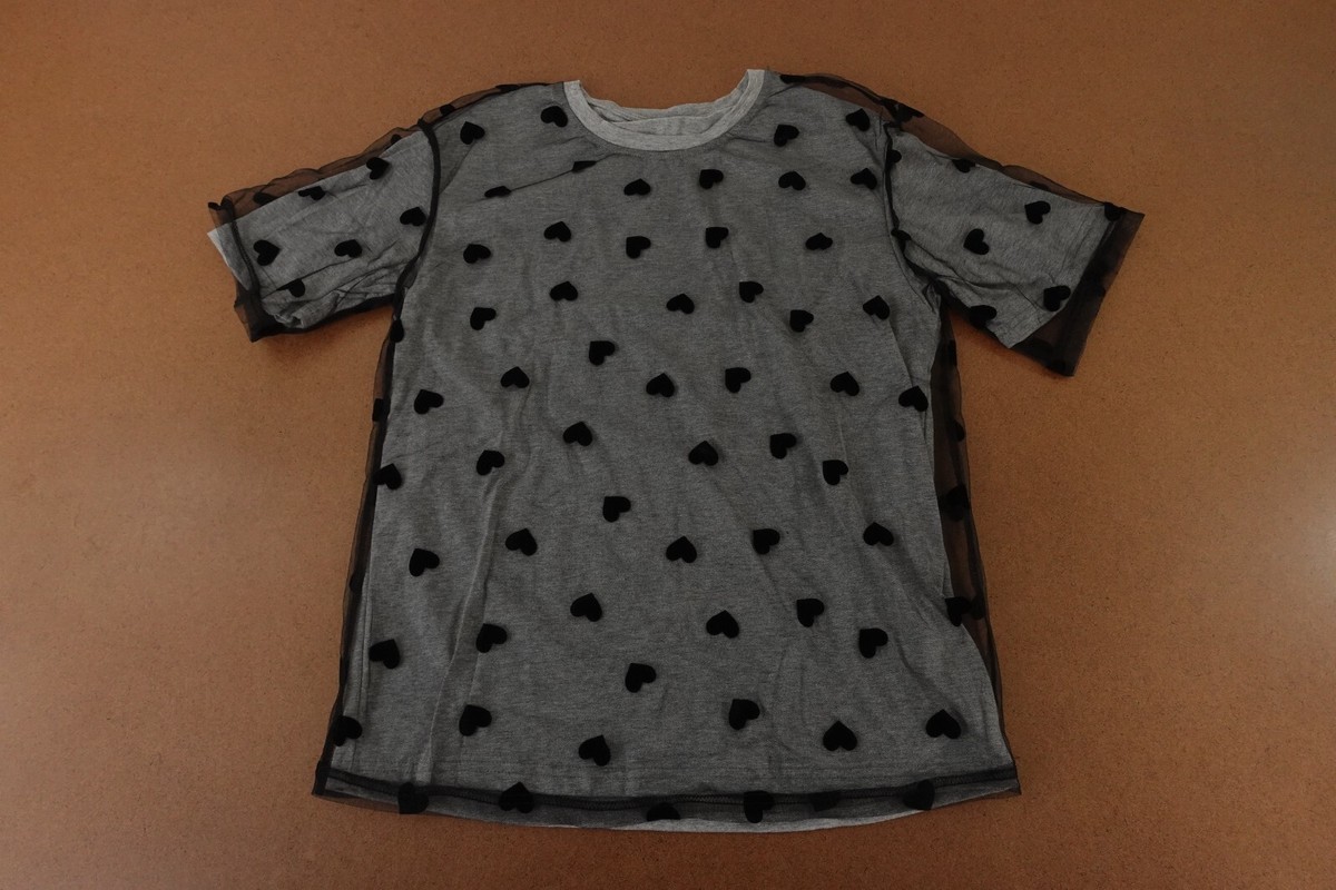 トップス LACE SQUARE HEART NECK SHORT SLEEVE GREY DAZY Women's Small Gray Black Short Sleeve Mesh Heart