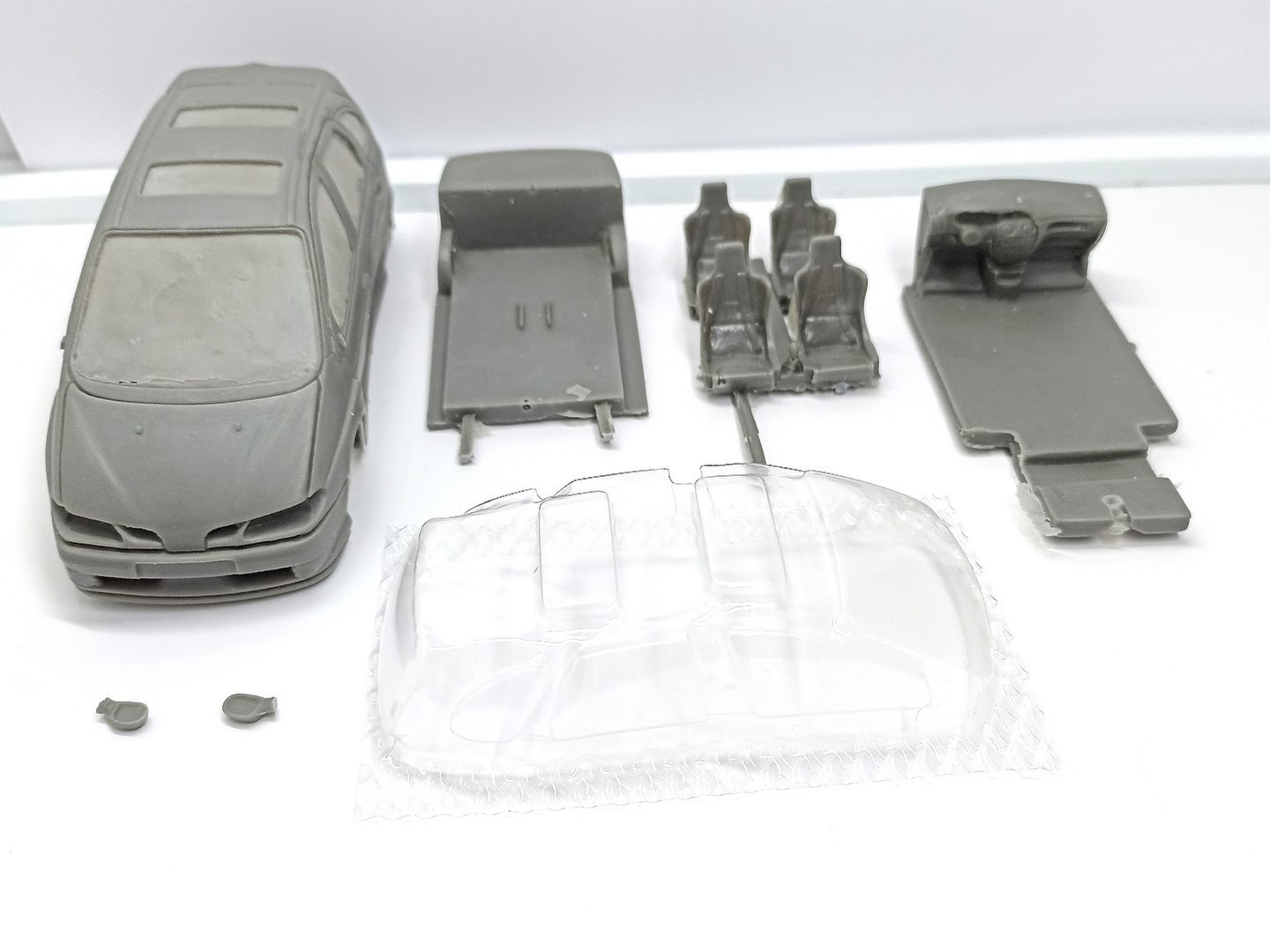 Kit Renault Scenic Sbarro en résine à l'échelle 1:43 pour maquettiste