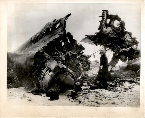 GA285 1948 Orig Foto CHARRED & SHATTERED WRACK CONSTELLATION PLANE BOSTON