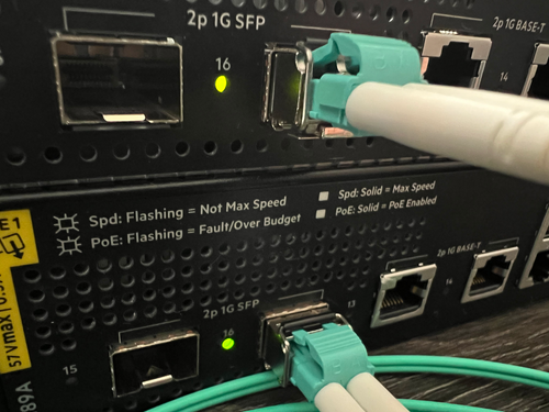 HP Enterprise Aruba 6000 R8N89A PoE 12G 2G/2SFP Managed+SFP Module & Fibre Cable - Picture 6 of 7