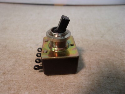 NEW   On-Off Toggle Switch U132.0122   *FREE SHIPPING*