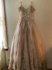 QUINCEAÑERA DRESS(no crinolina)