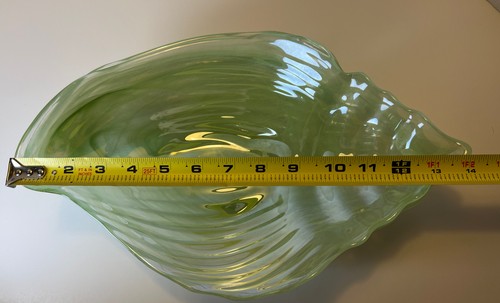 (2) Large Iridescent Green Glass Seashell Serving Dishes / Bowls - Picture 9 of 11